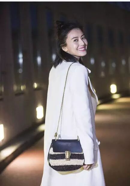 宋佳、高圆圆、杨幂、刘诗诗都扎半丸子头  少女心的姑娘...