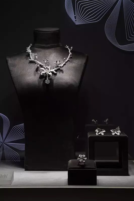 金伯利钻石典藏臻品“玉兰晨露”