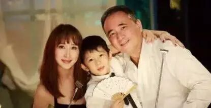 胡静自从练了瑜伽,如今37岁,却比18岁还年轻!