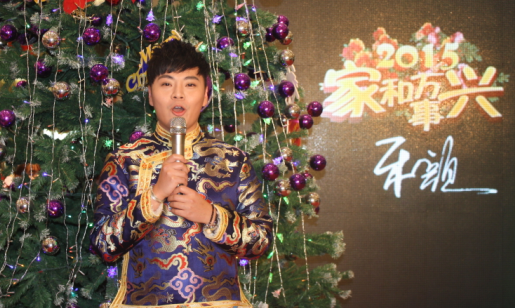 《愛上生活榜》的樂顏在現(xiàn)場說平安夜和這么多人聚在一起開心