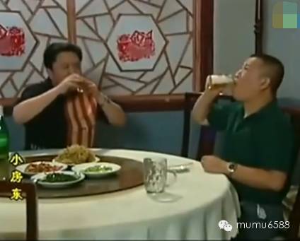 郭德纲于谦喝酒,搞得团团转