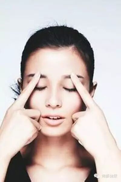 中医点穴疗法传人亲传人体的15个“止痛开关”，原来有些疼痛一按就好