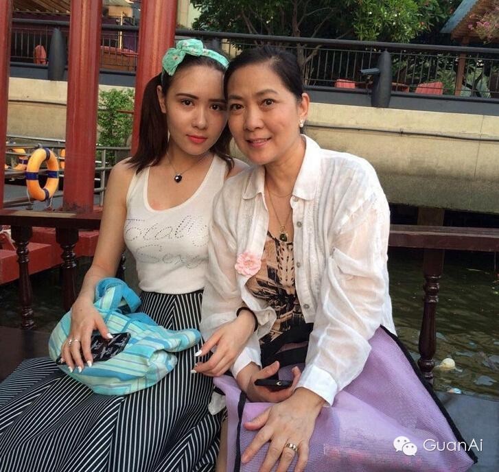 沈丹萍一家三口游泰国 漂亮混血小女儿曝光