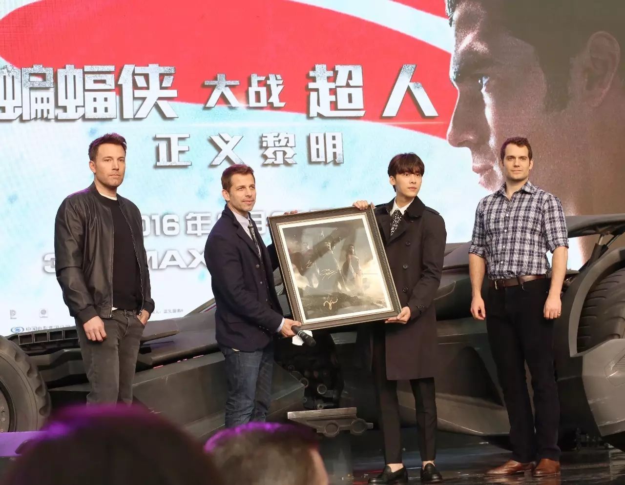 《蝙蝠侠大战超人》粉丝见面会火热开启   李易峰空降观战...
