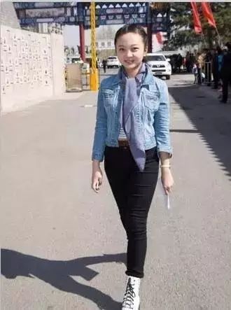 林妙可穿衣被指像大妈,其实关晓彤张子枫都可潮了!