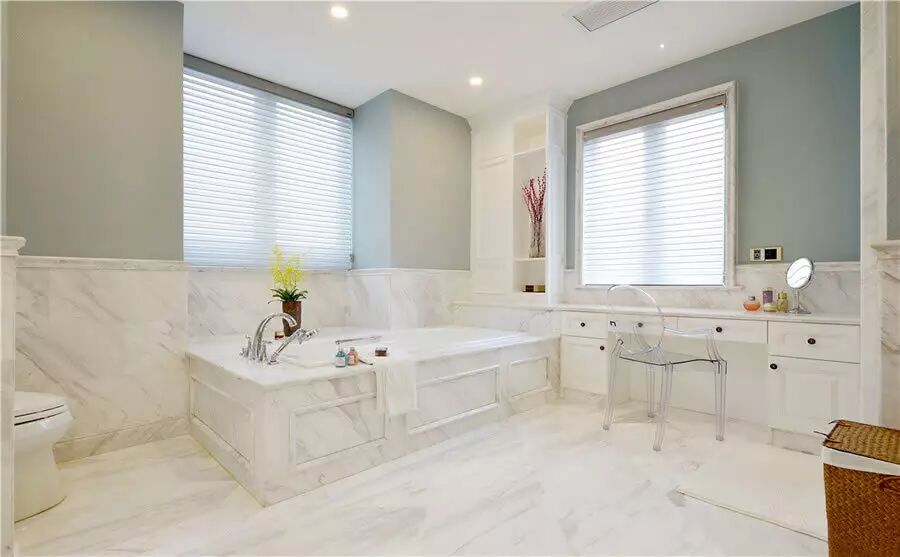 衛(wèi)生間里的瓷磚地板該如何搭配？