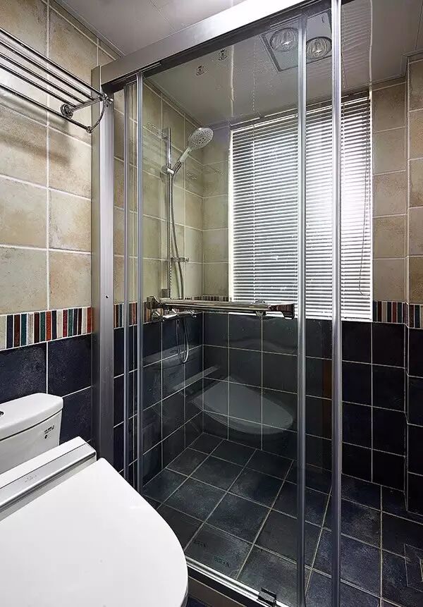 衛(wèi)生間里的瓷磚地板該如何搭配？