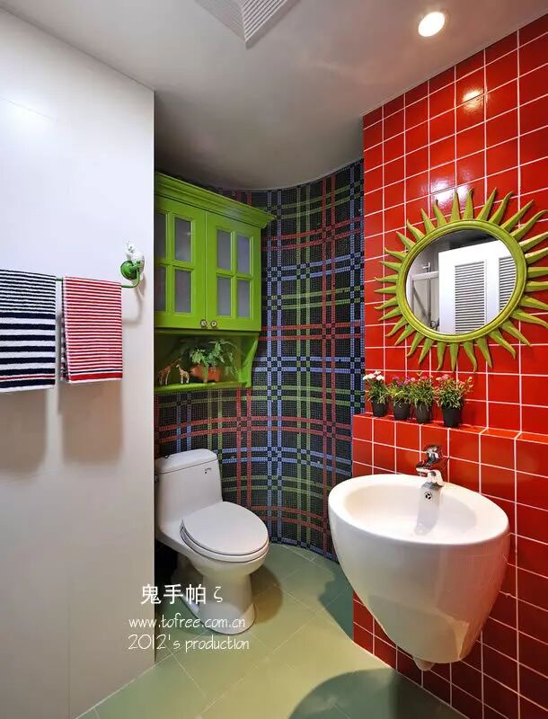 衛(wèi)生間里的瓷磚地板該如何搭配？