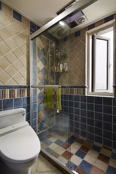 衛(wèi)生間里的瓷磚地板該如何搭配？