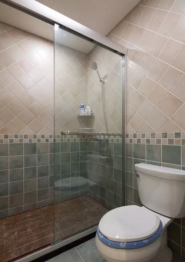 衛(wèi)生間里的瓷磚地板該如何搭配？