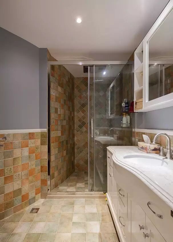 衛(wèi)生間里的瓷磚地板該如何搭配？