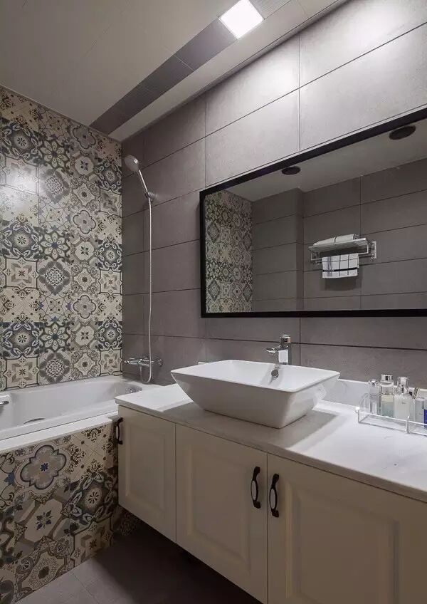 衛(wèi)生間里的瓷磚地板該如何搭配？