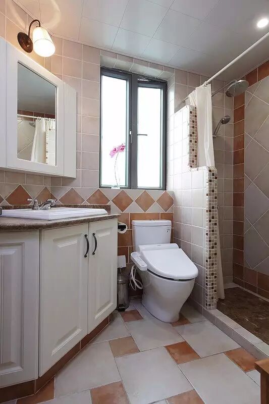 衛(wèi)生間里的瓷磚地板該如何搭配？