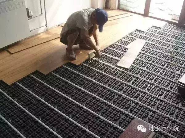 木臣一品地板價(jià)格_純實(shí)木地熱地板價(jià)格_地熱木地板價(jià)格
