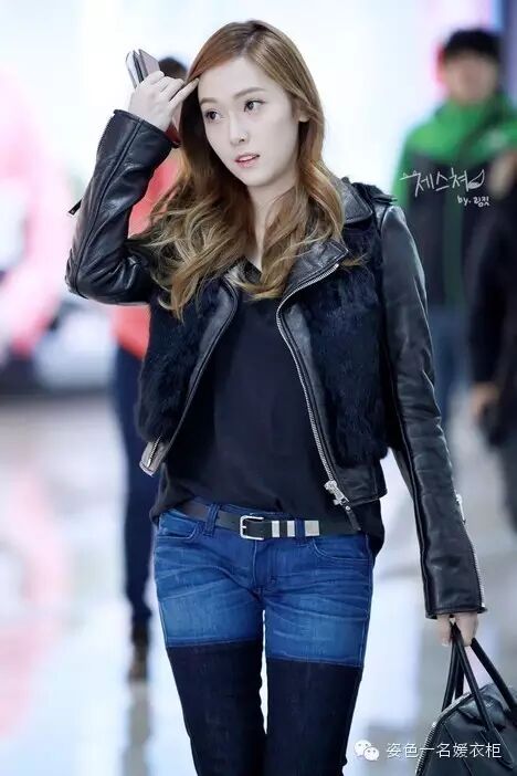 时髦还藏肉的黑T 刘雯、宋茜、奚梦瑶都在穿