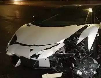 李易峰车祸:开兰博基尼撞桥墩