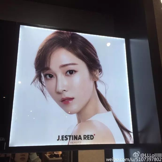 【Jessica】乐天展柜西卡画报好惊艳   饭拍快预览