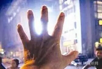 环贸巨幅LED被诉“光污染”无法可依造成监管无力