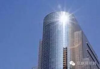 环贸巨幅LED被诉“光污染”无法可依造成监管无力