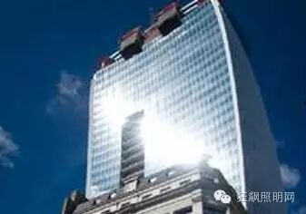 环贸巨幅LED被诉“光污染”无法可依造成监管无力