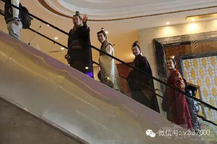 【掌上萍乡】笑多了会怀孕—报告老师!他们偷穿隔壁班女生的高跟鞋!-怀孕期