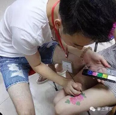 【掌上萍乡】笑多了会怀孕—妹子你淡定!这大庭广众之下…-怀孕期