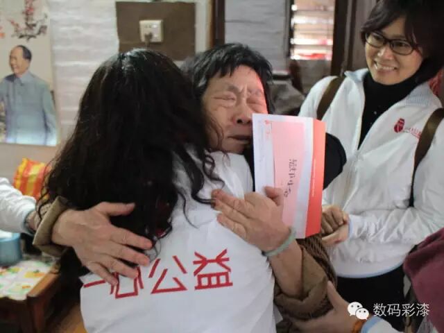 凝聚爱心 送冬日温暖——数码彩公司参加“新春关怀社区”慈善活动”
110898″