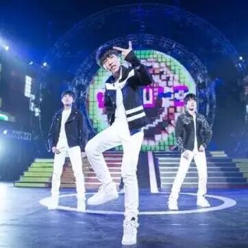 昨天,深圳某“本土组合”爆红,人气直逼TFboys!