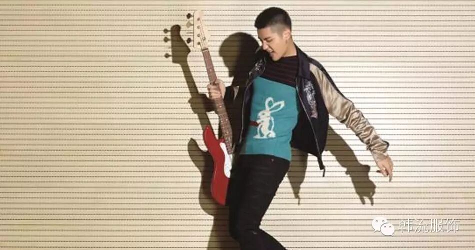 帅~吴亦凡登封面身穿工整西装  抢先看! 篮球少年追求不...