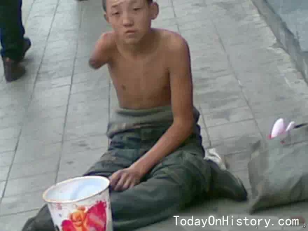“丐帮”黑幕:中国人看此图片无不愤怒 - 扬军威,铸国魂! - 扬 军 威, 铸 国 魂! “丐帮”黑幕:中国人看此图片无不愤怒 - 扬军威,铸国魂! - 扬 军 威, 铸 国 魂!
