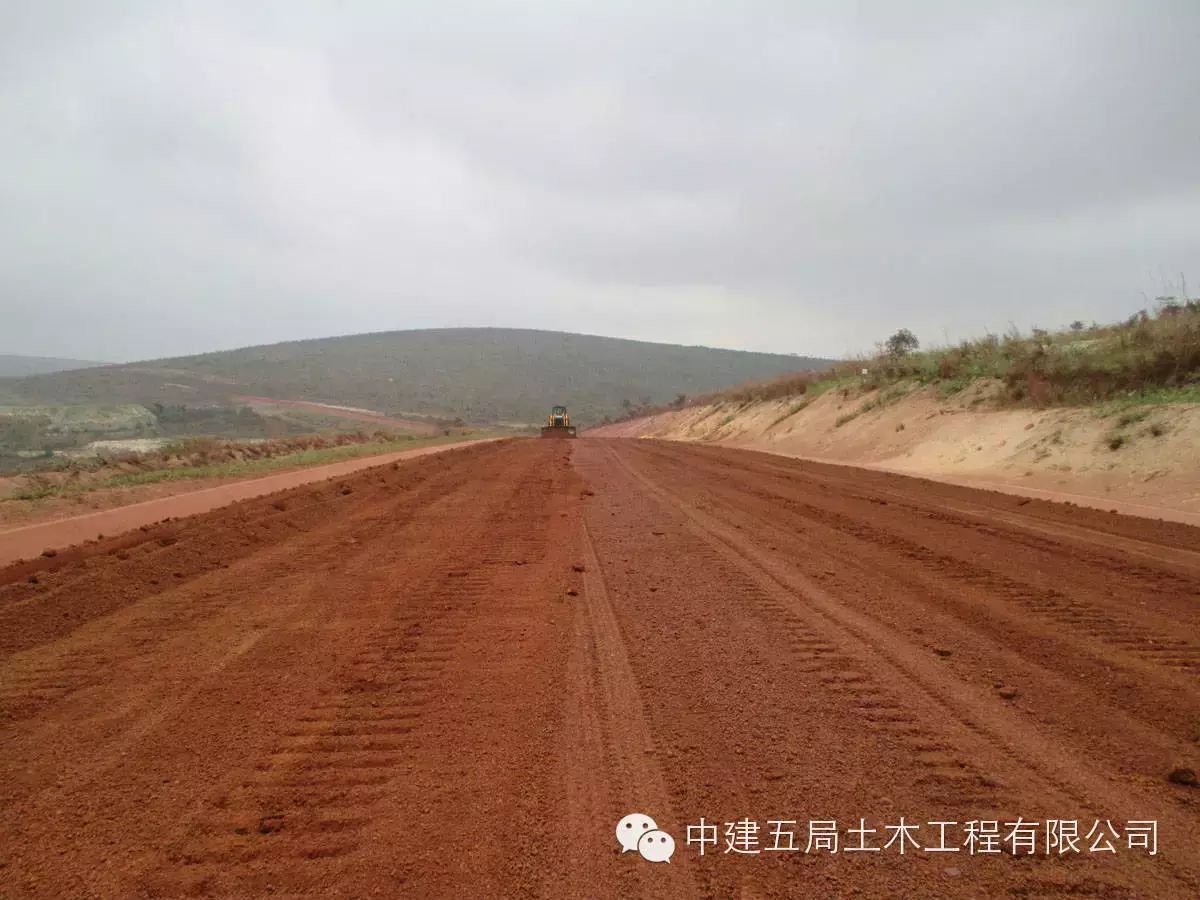 红土粒料底基层