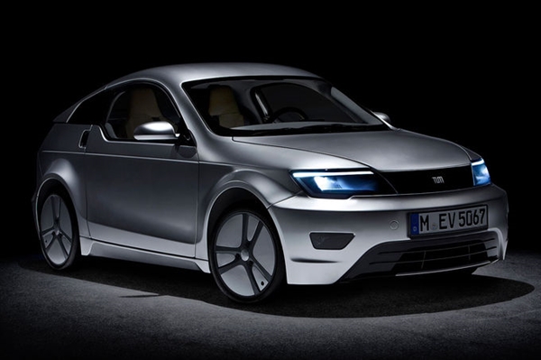 輕量化電動汽車亮相 總重450kg 續航160km