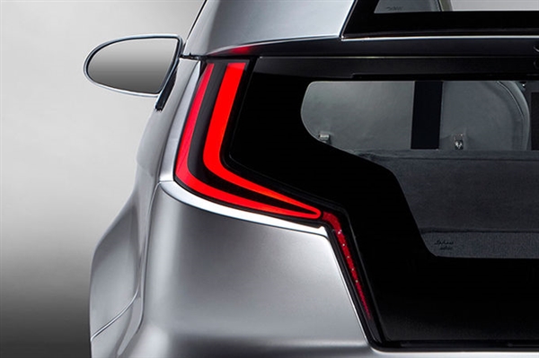 輕量化電動汽車亮相 總重450kg 續航160km