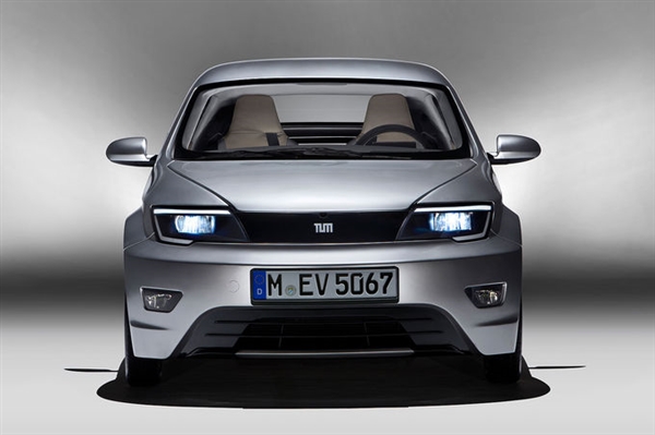 輕量化電動汽車亮相 總重450kg 續航160km