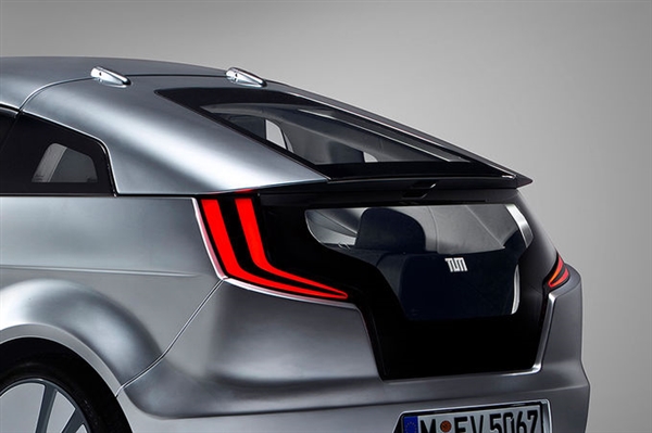 輕量化電動汽車亮相 總重450kg 續航160km