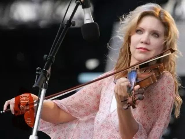“蓝草音乐”(Blue Grass)Alison Krauss-Whiskey Lullaby
