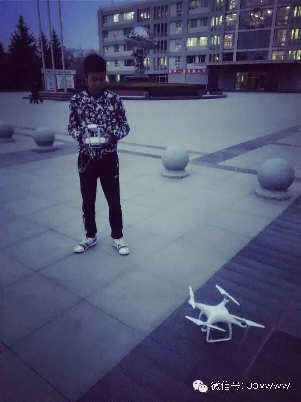 創(chuàng)業(yè)大學生屈興：太愛無人機導致女友吃醋 
