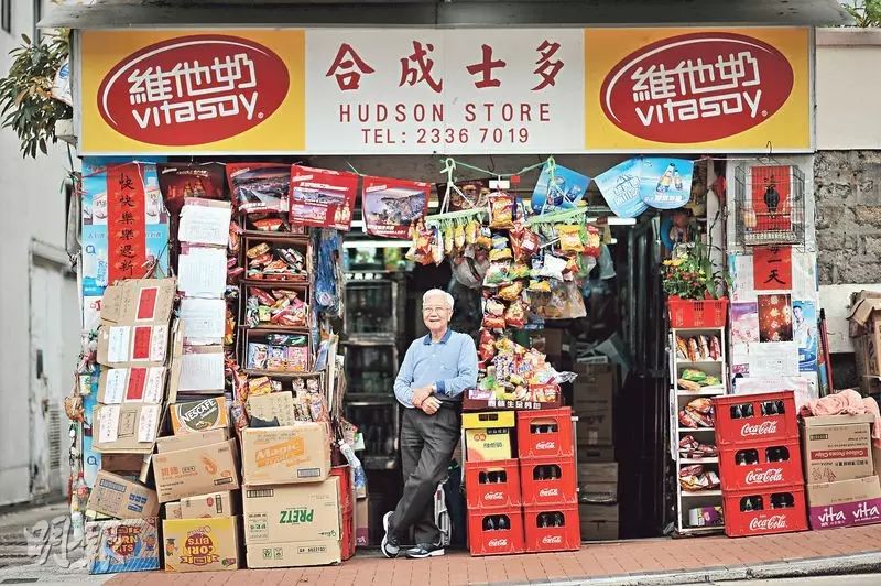 书中也有很多地方打破了大陆人对香港的错误认识,比如被很多大陆人