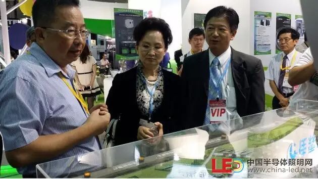 吴玲秘书长出席台北光电周并做特邀报告 呼吁两岸LED产业同仁增进合作，协同发展