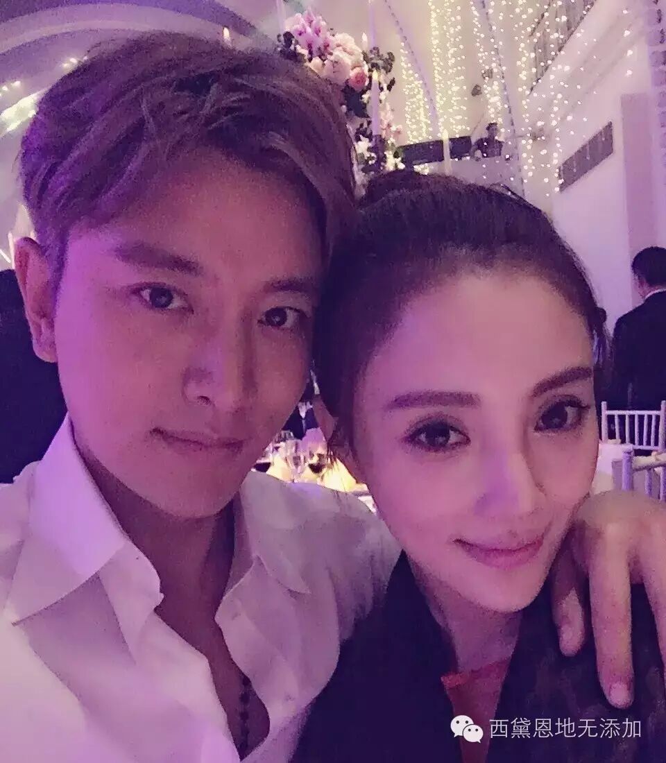 贾乃亮 李小璐+美瞳线 等于一个大写的美!