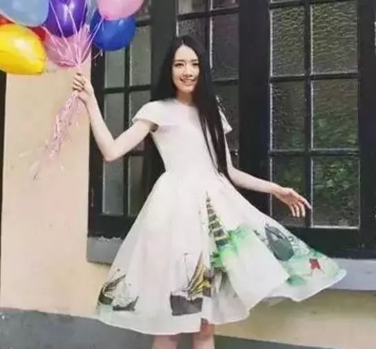 “黑长直女神”郭碧婷不仅知性文静,衣品也超好!