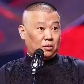 郭德纲出国,趟着过安检笑尿!