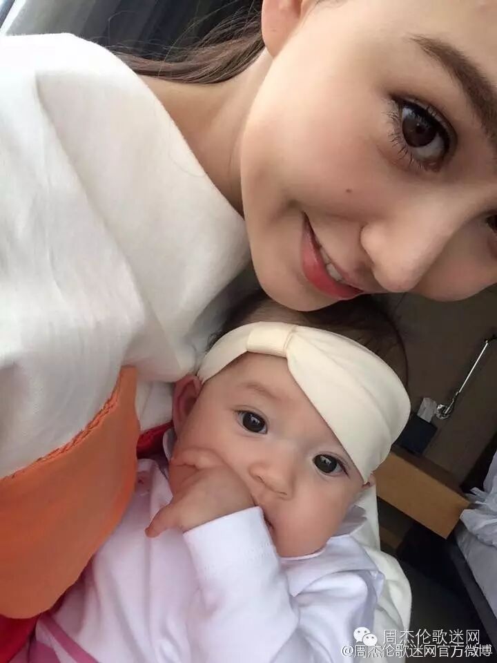 周杰伦昆凌女儿小周周正面照曝光!