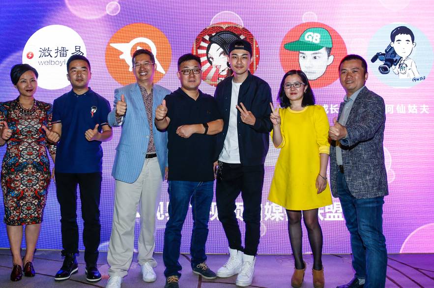 陈翔苏黎黎师亦涵恋珊妮等18位网红来了,V视界达人队伍...