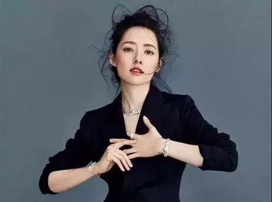 郭碧婷胖迪张天爱自带撩妹属性,霸气搭配谁更美?