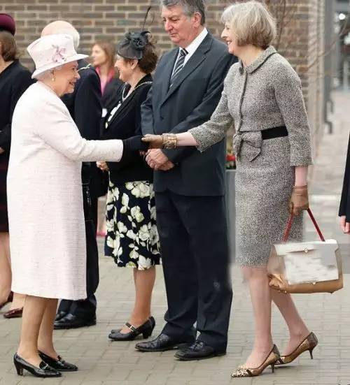 穿豹纹当首相,梅姨这个新英国首相会让你大吃一惊!