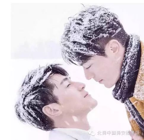胡歌,霍建华的古装剧铁律:一个带娃走天涯,一个必须结婚