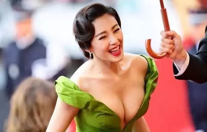 周星驰为什么要捧红一个“农村妇女“,潜规则?NO NO ...
