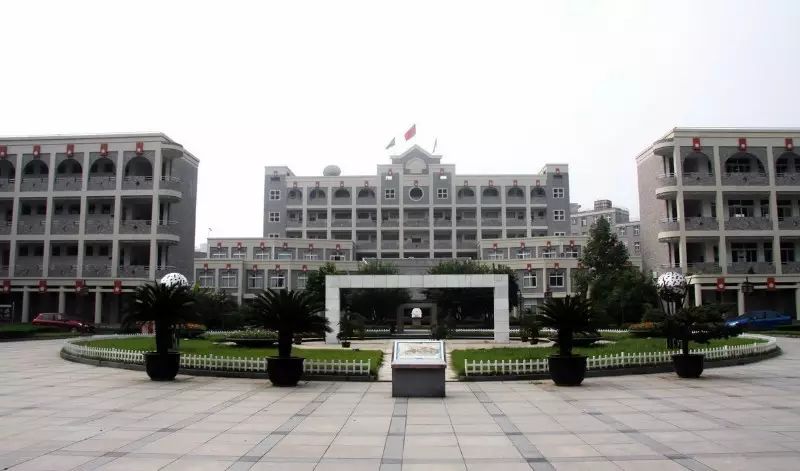 杭师大附中师资强大,老师们也非常敬业,创造了升学史上一个个令人骄傲