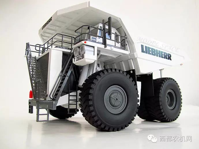 最大的轮胎配套的,也是目前世界上载重量最大的卡车----利勃海尔t282b